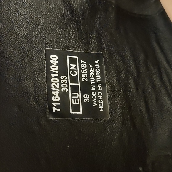 Zara Leather Black Ankle Boots With V Vamp Pointed Elf Boots EU 39 US 8.5 - Picture 7 of 9